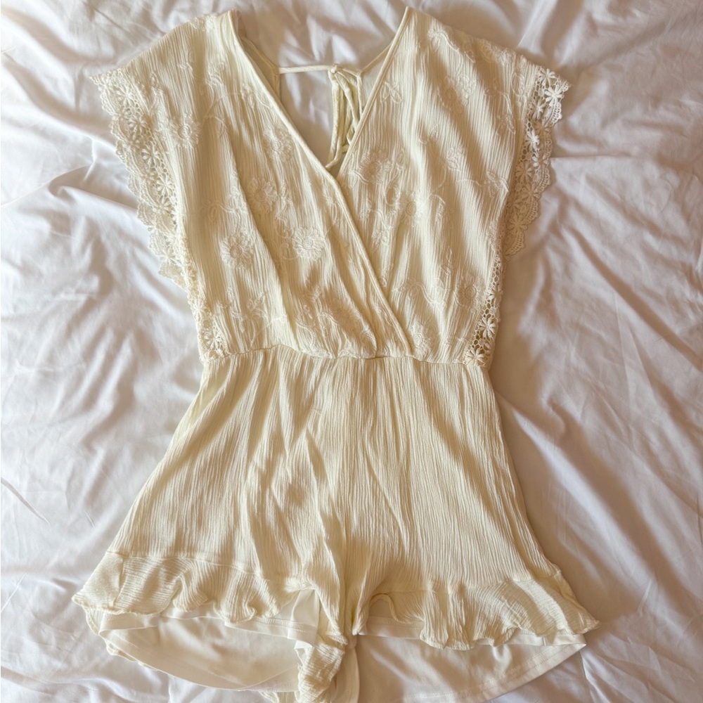 Altar’d State Cream Lace Floral Romper Size Small